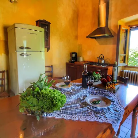 Апартаменты Modern In Castelfranco Di Sopra With Swimming Pool