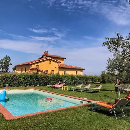 Апартаменты Modern In Castelfranco Di Sopra With Swimming Pool *