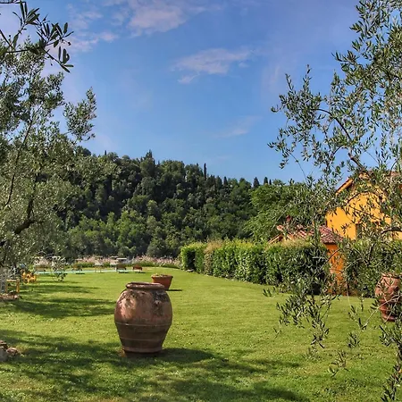 Modern In Castelfranco Di Sopra With Swimming Pool Апартаменты *