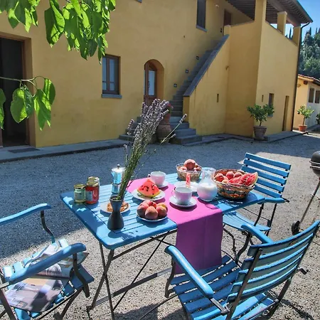 Апартаменты Modern In Castelfranco Di Sopra With Swimming Pool